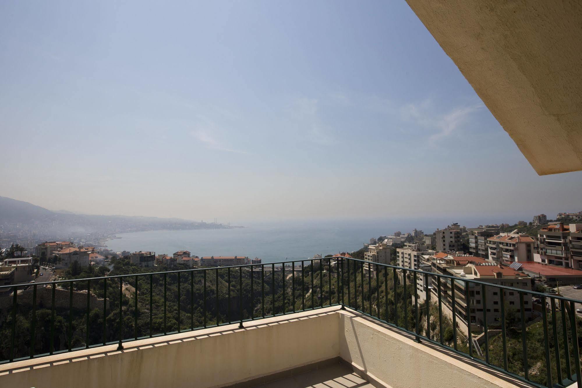 Adma Blue Screen Jounieh Exterior photo